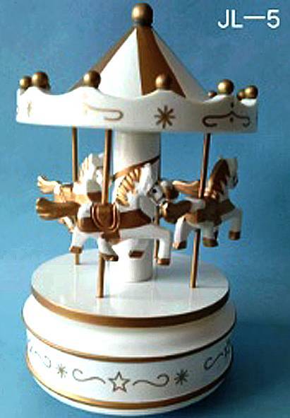 Καρουζέλ ξύλινο - άσπρο/χρυσό 10,5x10,5εκ.  ΚΩΔ. 0172