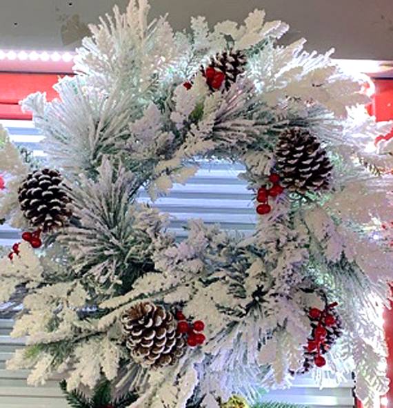 Χριστουγεννιάτικο στεφάνι - χιονισμένο με κουκουνάρια 80εκ.